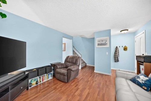 44 Mckinley Road Se, Calgary, AB 
