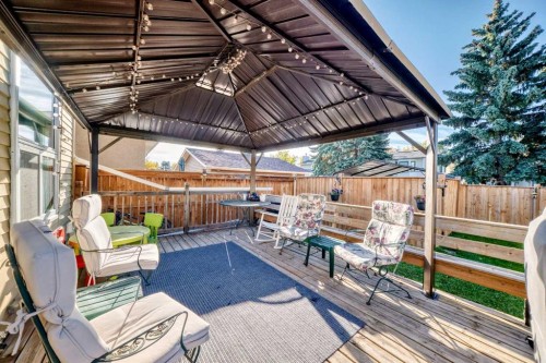44 Mckinley Road Se, Calgary, AB 