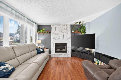 44 Mckinley Road Se, Calgary, AB 