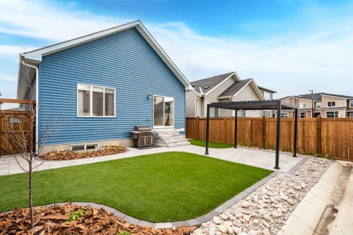 13 Bayview Mews Sw, Airdrie, AB 