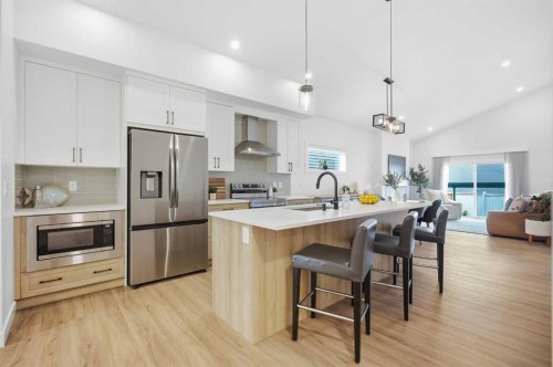 13 Bayview Mews Sw, Airdrie, AB 
