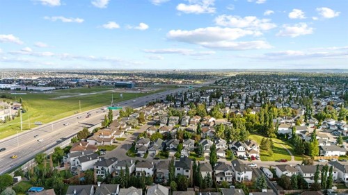 136 Douglas Ridge Green Se, Calgary, AB 