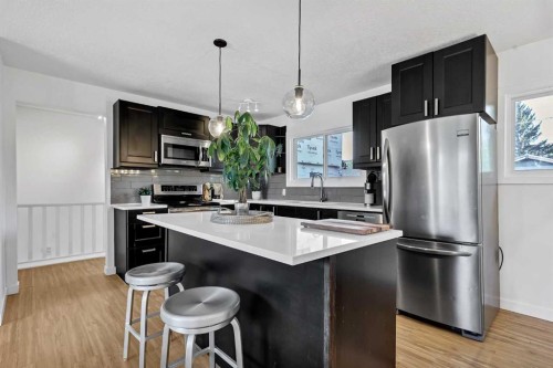 8007 36 Avenue Nw, Calgary, AB 