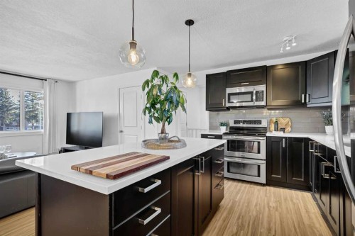 8007 36 Avenue Nw, Calgary, AB 