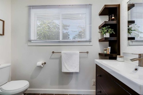 8007 36 Avenue Nw, Calgary, AB 