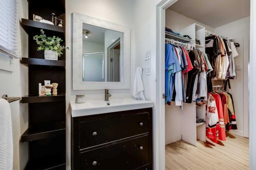 8007 36 Avenue Nw, Calgary, AB 