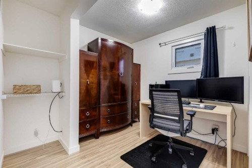 8007 36 Avenue Nw, Calgary, AB 