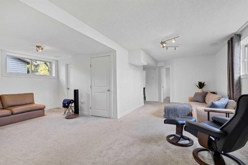 8007 36 Avenue Nw, Calgary, AB 