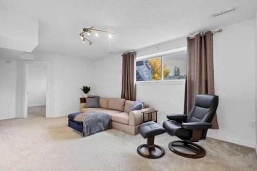 8007 36 Avenue Nw, Calgary, AB 