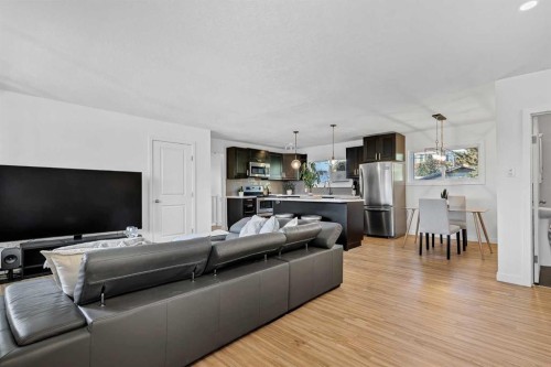 8007 36 Avenue Nw, Calgary, AB 