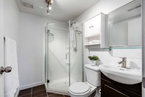 8007 36 Avenue Nw, Calgary, AB 
