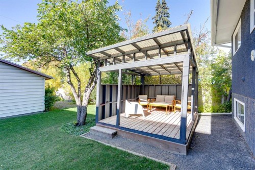 8007 36 Avenue Nw, Calgary, AB 