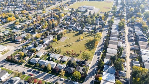 8007 36 Avenue Nw, Calgary, AB 