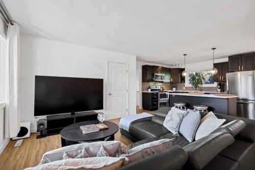 8007 36 Avenue Nw, Calgary, AB 