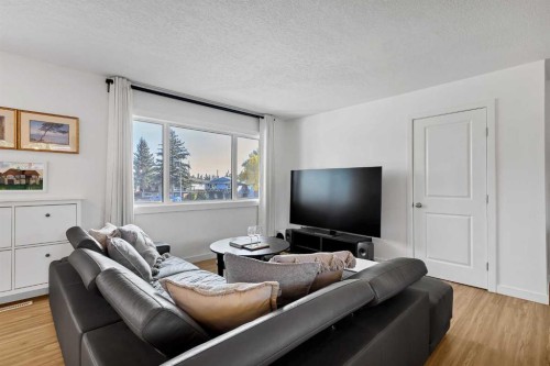 8007 36 Avenue Nw, Calgary, AB 