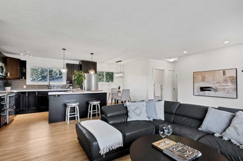 8007 36 Avenue Nw, Calgary, AB 