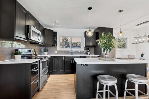 8007 36 Avenue Nw, Calgary, AB 
