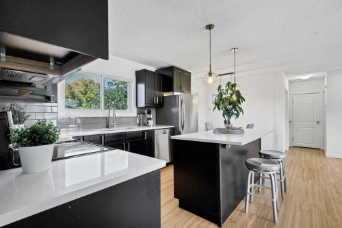 8007 36 Avenue Nw, Calgary, AB 