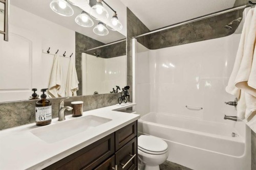 457-26 Val Gardena View Sw, Calgary, AB 