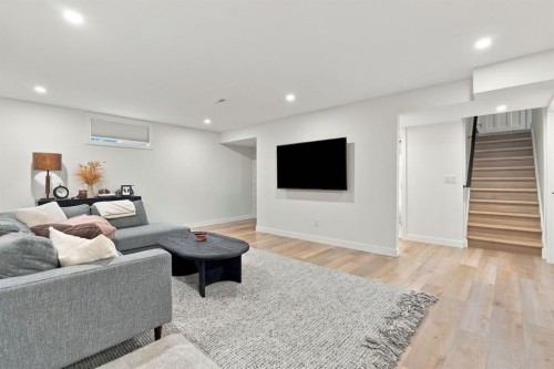 6031 Thornbank Drive Nw, Calgary, AB 