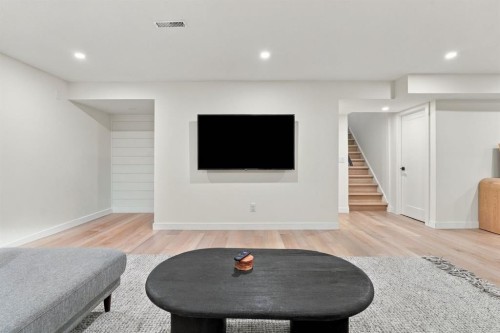 6031 Thornbank Drive Nw, Calgary, AB 