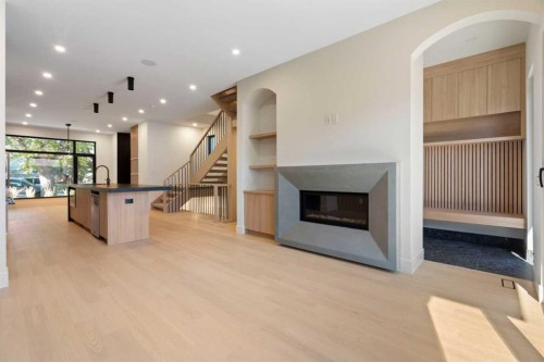 3322 42 Street Sw, Calgary, AB 