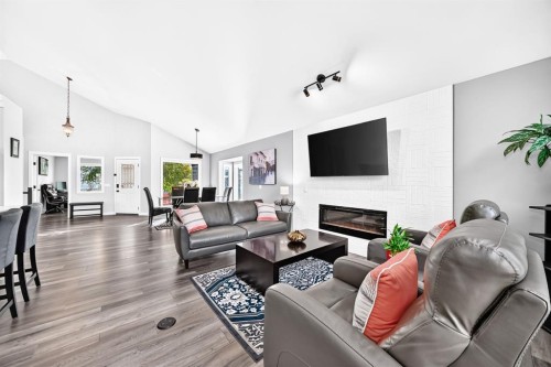 28 Douglasview Rise Se, Calgary, AB 
