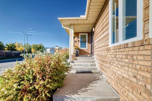 200 Downey Place, Okotoks, AB 