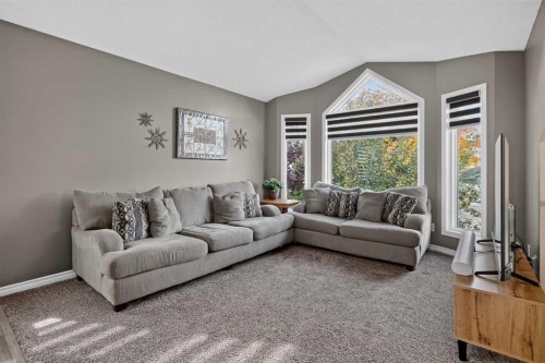 34 Mt Aberdeen Link Se, Calgary, AB 