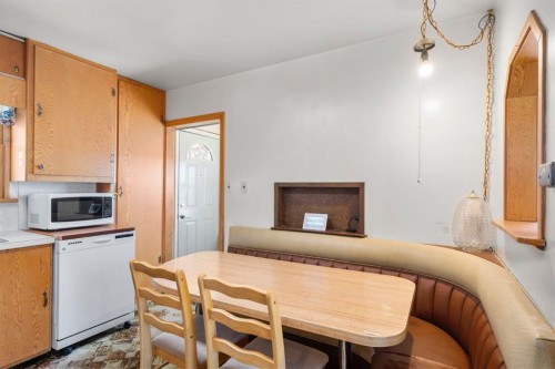332 Third Street West, Cochrane, AB 