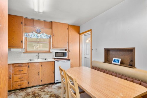 332 Third Street West, Cochrane, AB 