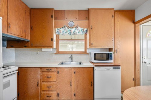 332 Third Street West, Cochrane, AB 