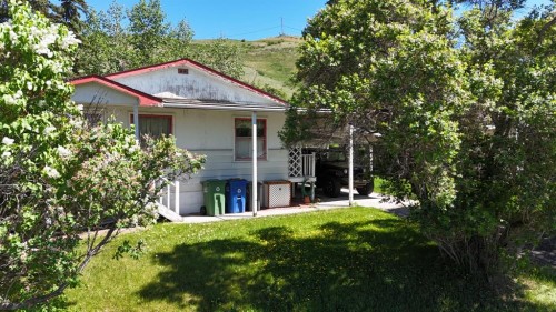 332 Third Street West, Cochrane, AB 