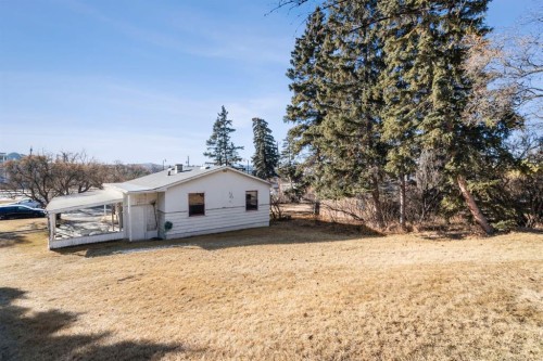 332 Third Street West, Cochrane, AB 