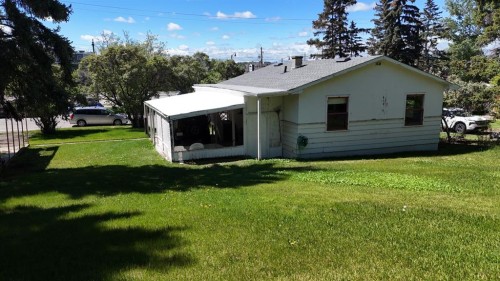332 Third Street West, Cochrane, AB 