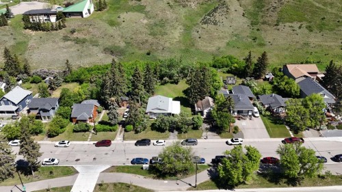 332 Third Street West, Cochrane, AB 