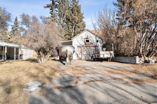 328 Third Street West, Cochrane, AB 