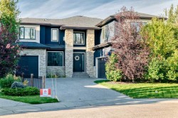 62 Wexford Crescent SW Calgary, AB T3H 0H1