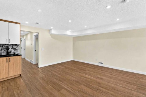 8079 Laguna Way Ne, Calgary, AB 