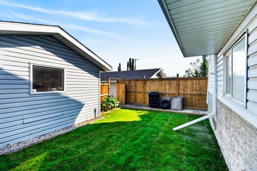 8079 Laguna Way Ne, Calgary, AB 