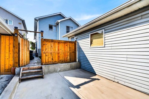 8079 Laguna Way Ne, Calgary, AB 