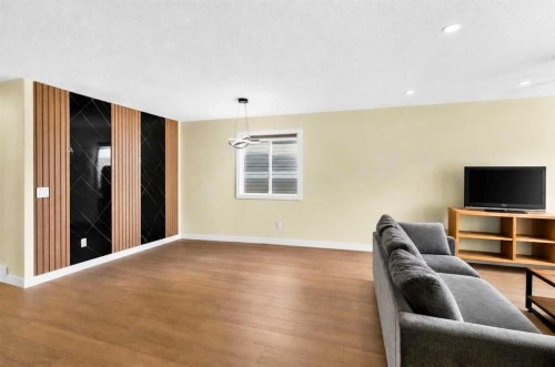 8079 Laguna Way Ne, Calgary, AB 