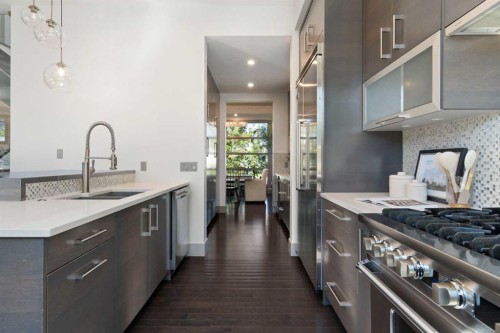 720 33A Street Nw, Calgary, AB 