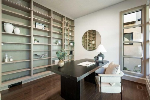 720 33A Street Nw, Calgary, AB 