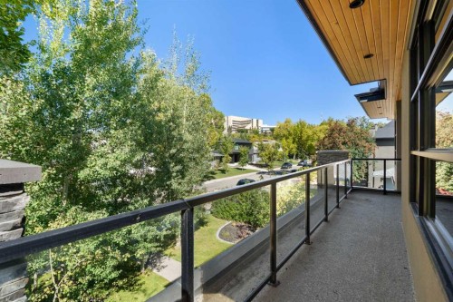 720 33A Street Nw, Calgary, AB 