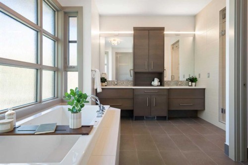 720 33A Street Nw, Calgary, AB 