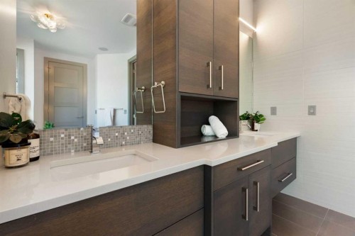 720 33A Street Nw, Calgary, AB 