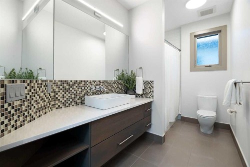 720 33A Street Nw, Calgary, AB 