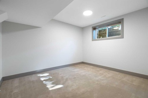 720 33A Street Nw, Calgary, AB 