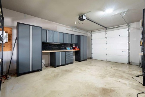 720 33A Street Nw, Calgary, AB 